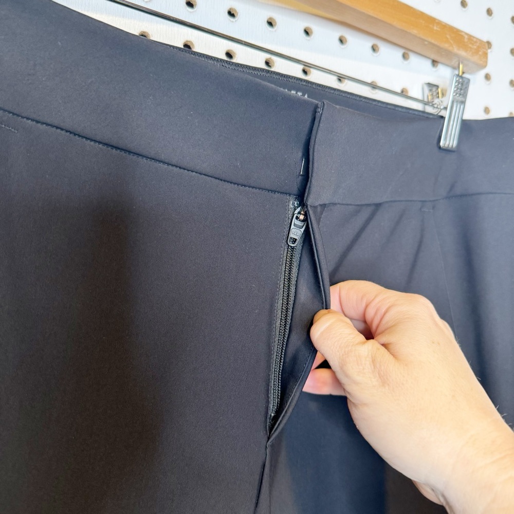 Athleta | Stellar Flare‎ Trouser in Black Sz. 8 - Picture 7 of 10